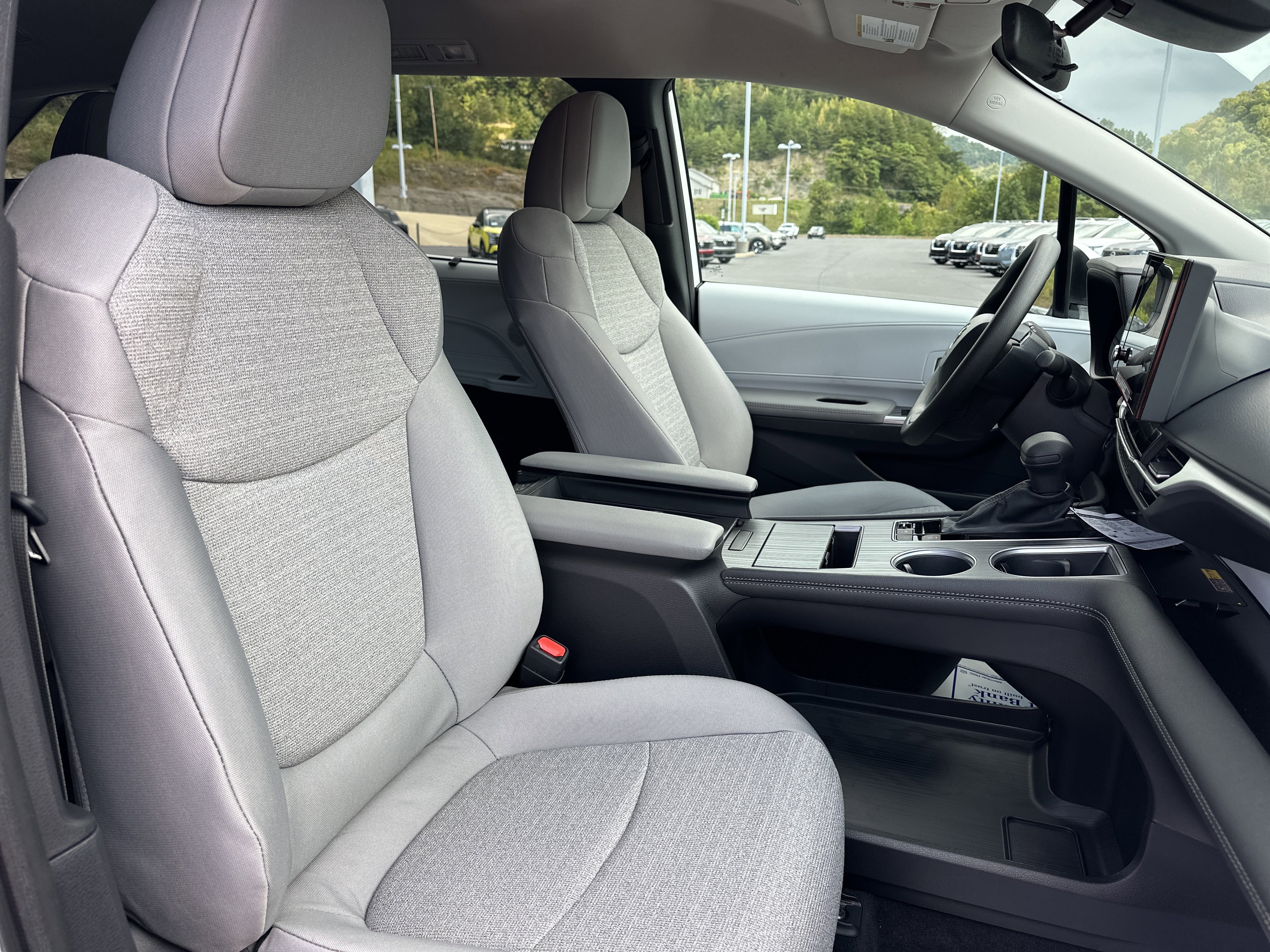 New 2025 Toyota Sienna LE image 24