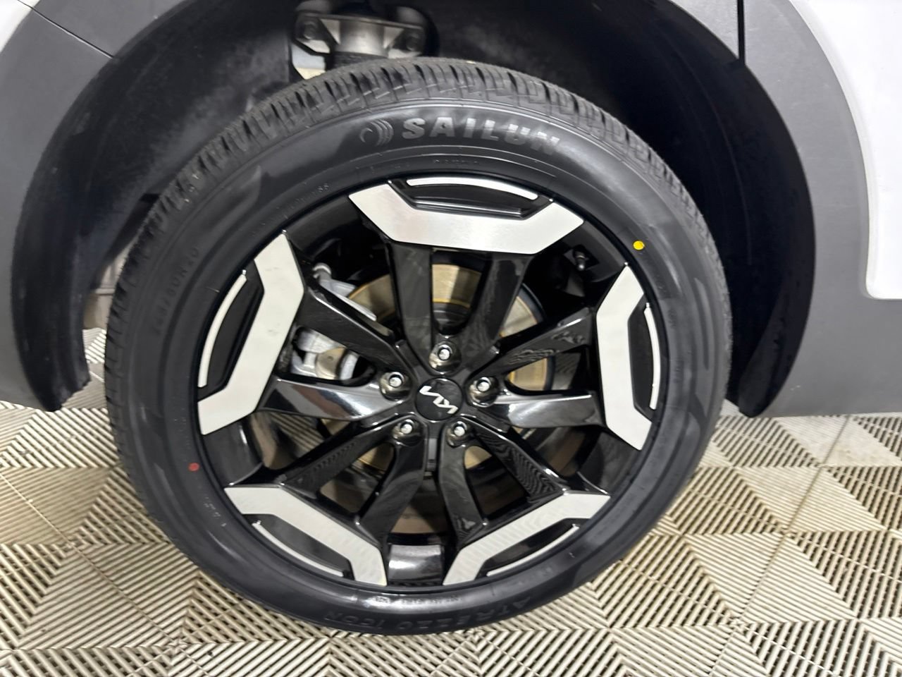 Used 2025 Kia Telluride S AWD/4WD image 38