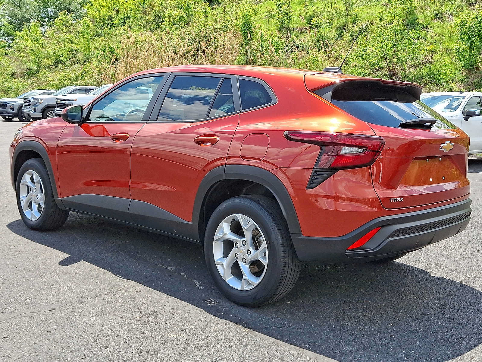 Used 2024 Chevrolet Trax LS w/ LS Convenience Package FWD image 4