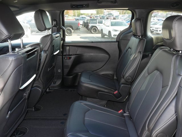 New 2026 Chrysler Pacifica Select AWD/4WD image 20