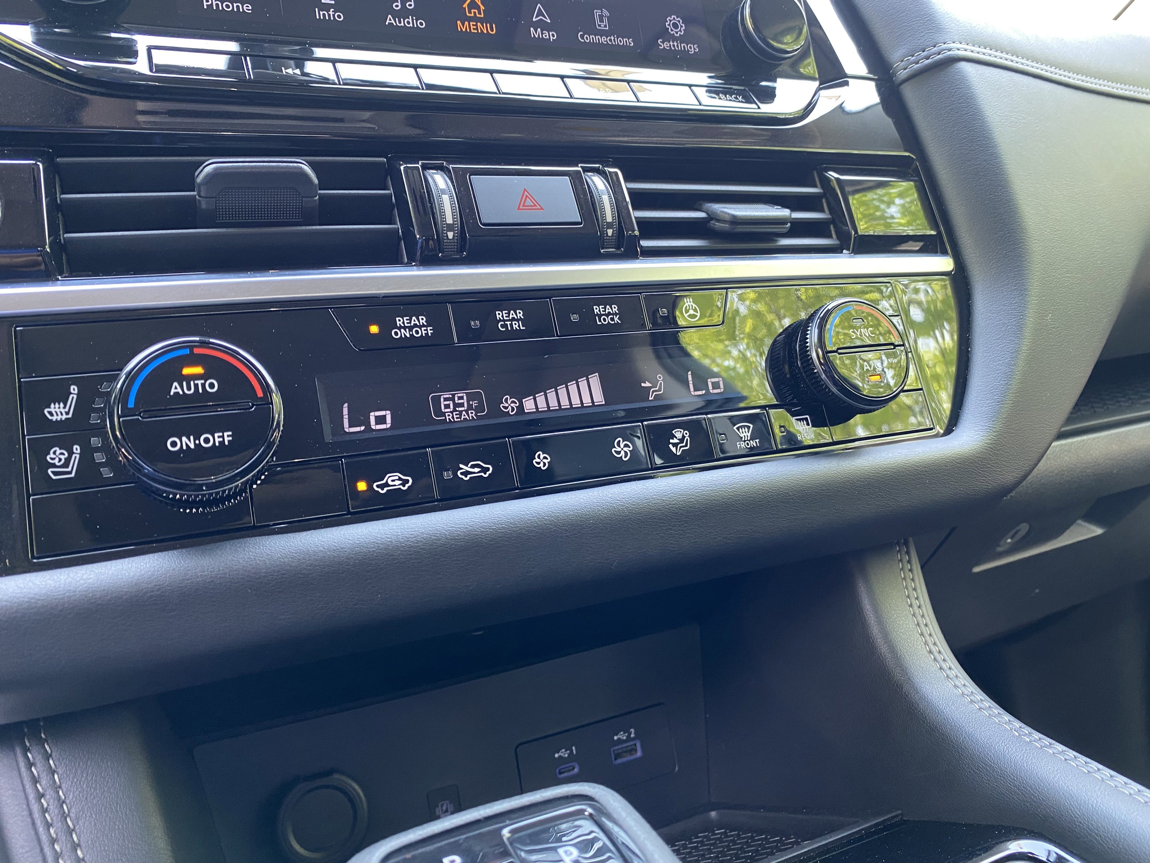 Used 2024 Nissan Pathfinder Platinum image 29