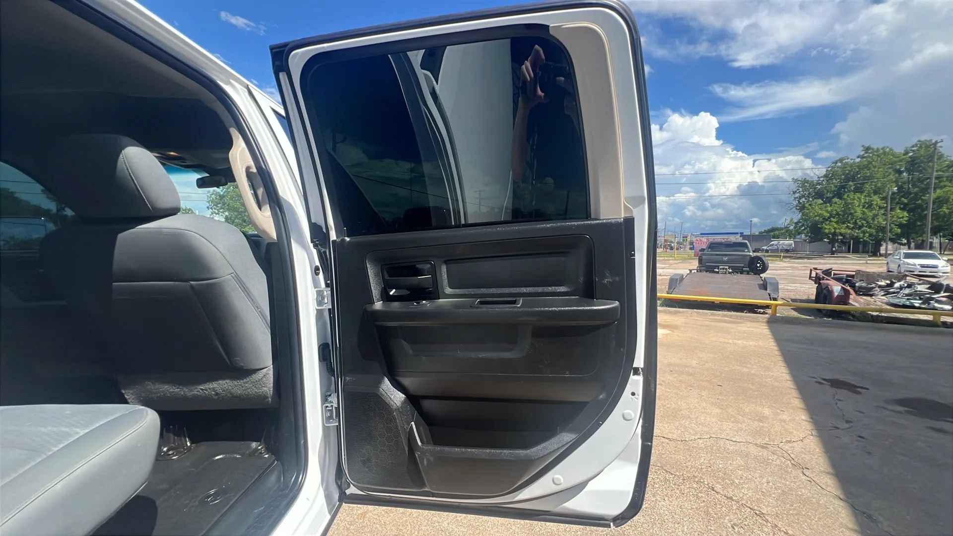 Used 2018 RAM 3500 Tradesman w/ Chrome Appearance Group AWD/4WD image 16