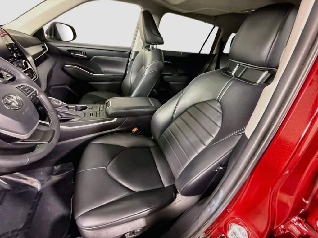 Certified 2022 Toyota Highlander XLE AWD/4WD image 26