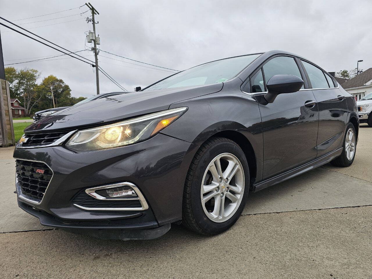 Used 2016 Chevrolet Cruze LT w/ Sun And Sound Package FWD image 4