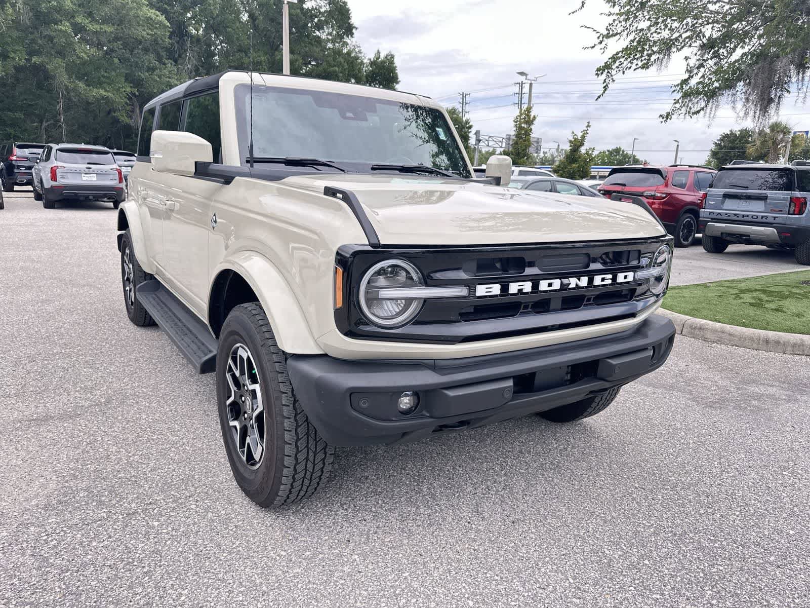 Used 2025 Ford Bronco Outer Banks AWD/4WD image 8