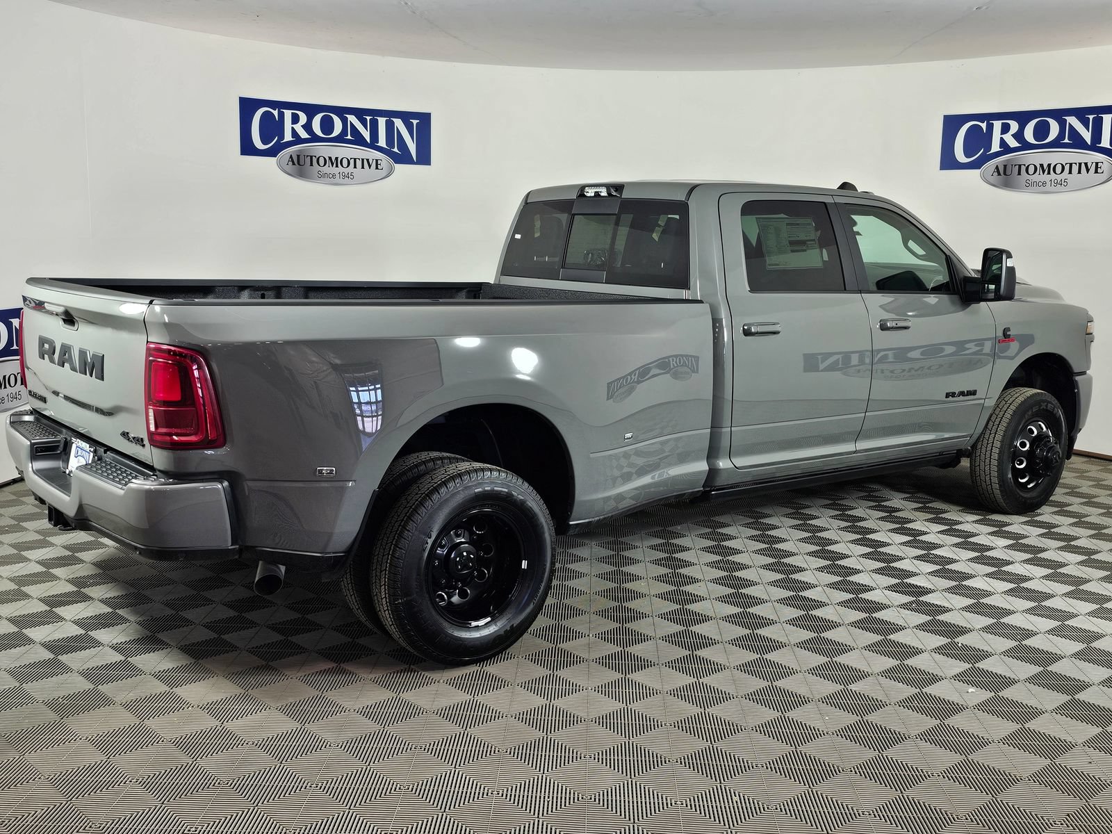 New 2026 RAM 3500 Laramie AWD/4WD image 33