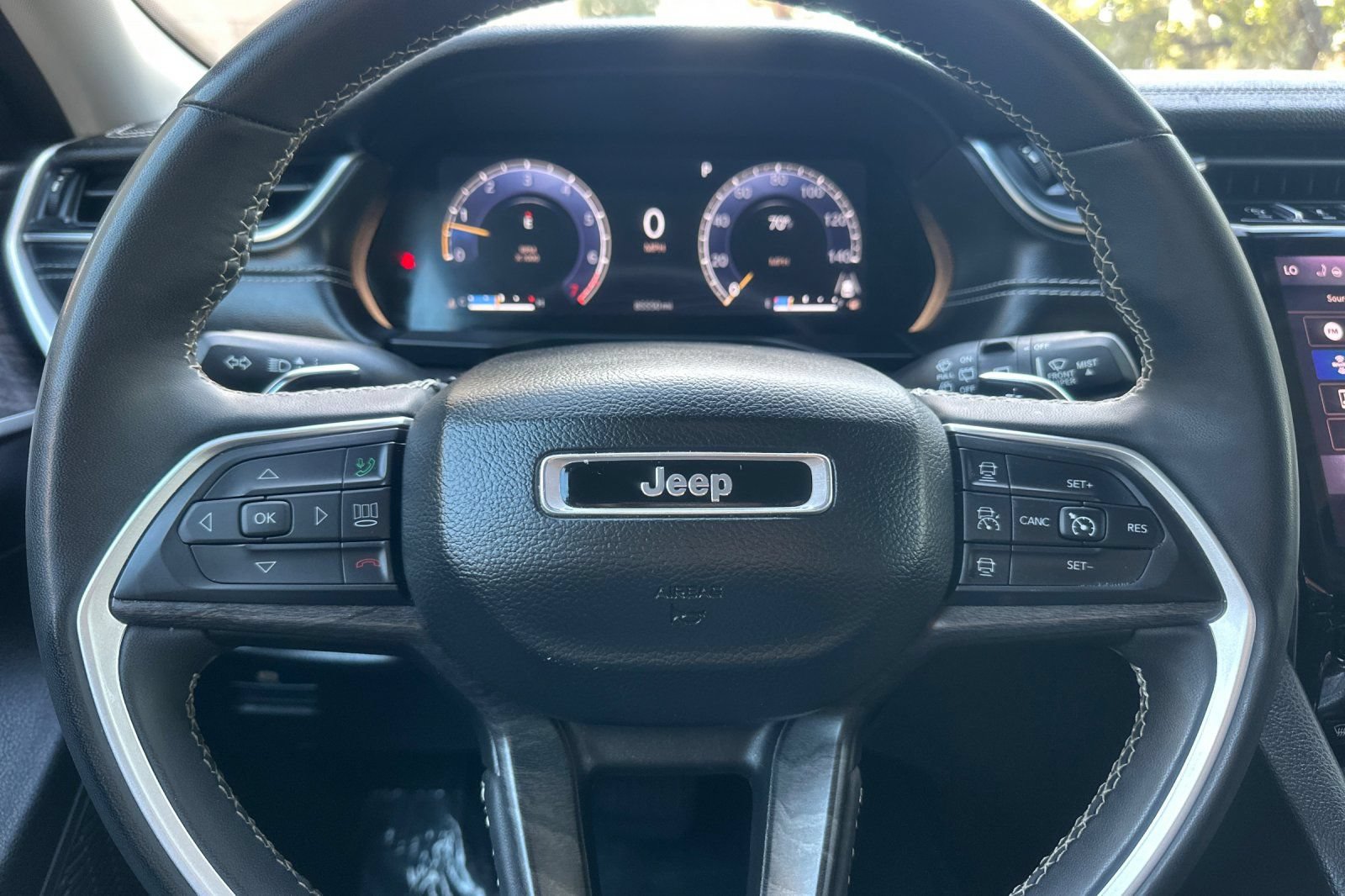 Used 2024 Jeep Grand Cherokee Limited AWD/4WD image 23