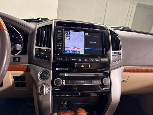 Used 2013 Toyota Land Cruiser image 33