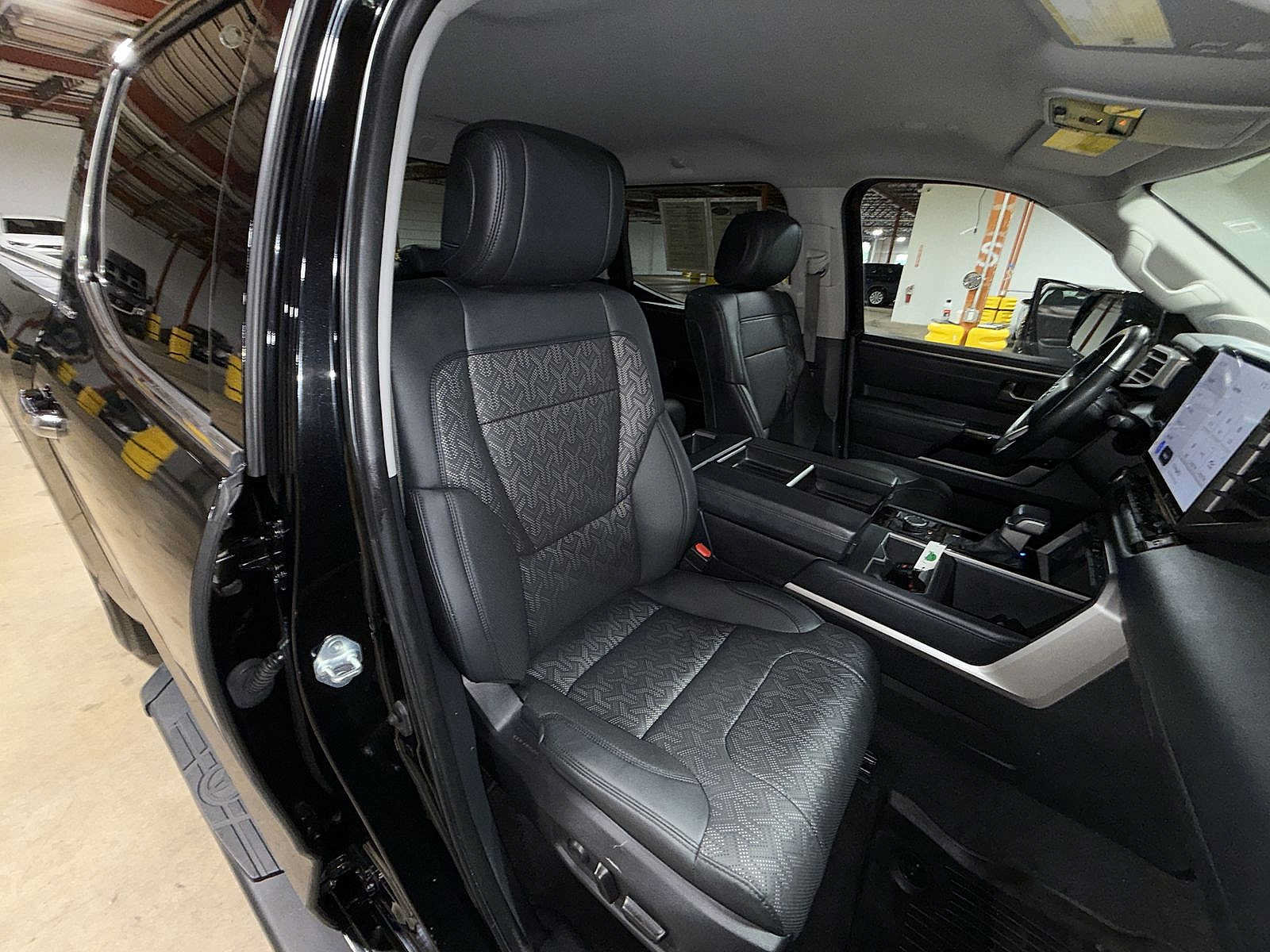 Used 2022 Toyota Tundra Limited w/ Power Package AWD/4WD image 16