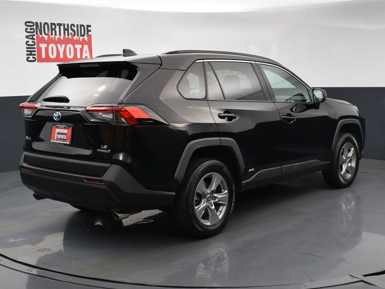 Used 2022 Toyota RAV4 LE AWD/4WD image 4