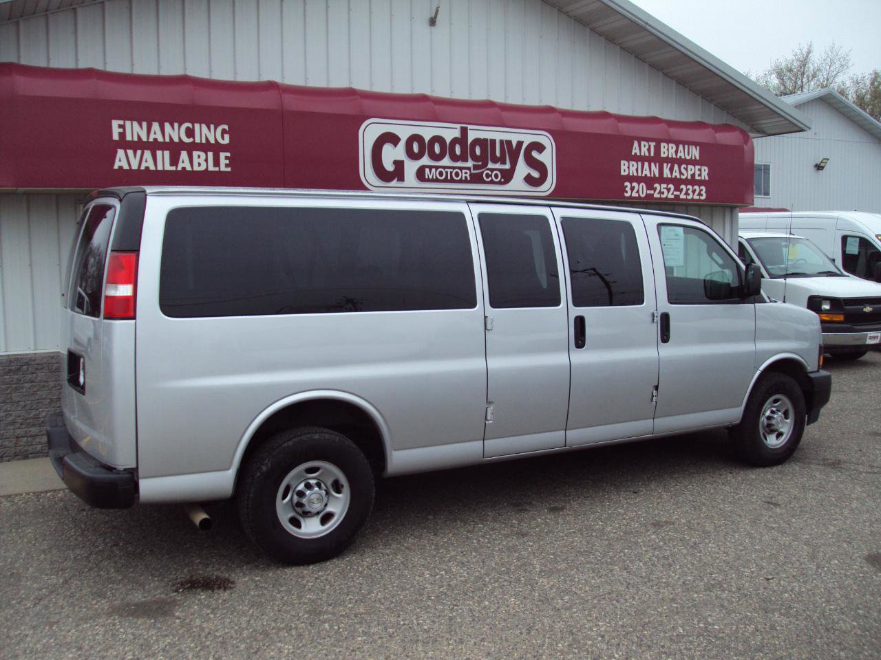 Used 2019 Chevrolet Express 3500 LS RWD image 2