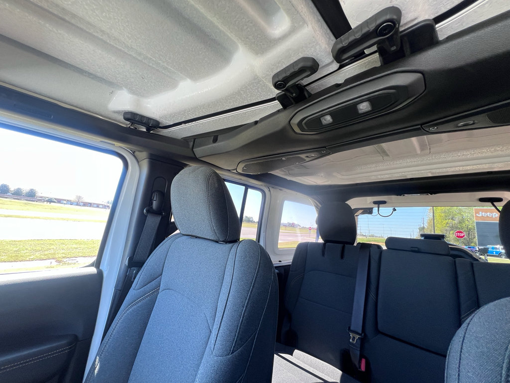 Used 2025 Jeep Wrangler Sahara w/ Safety Group image 22