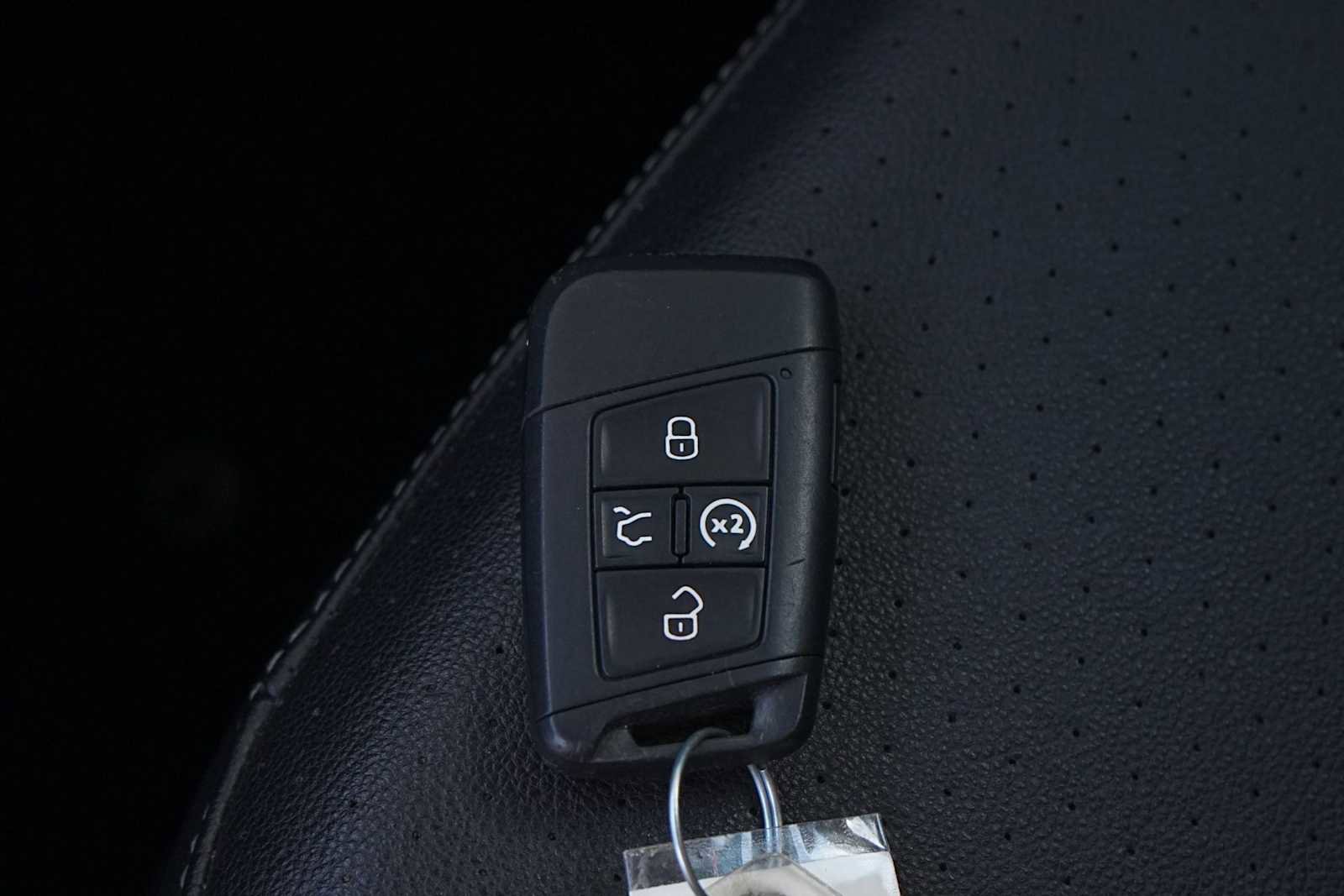 Used 2018 Volkswagen Tiguan SEL image 28