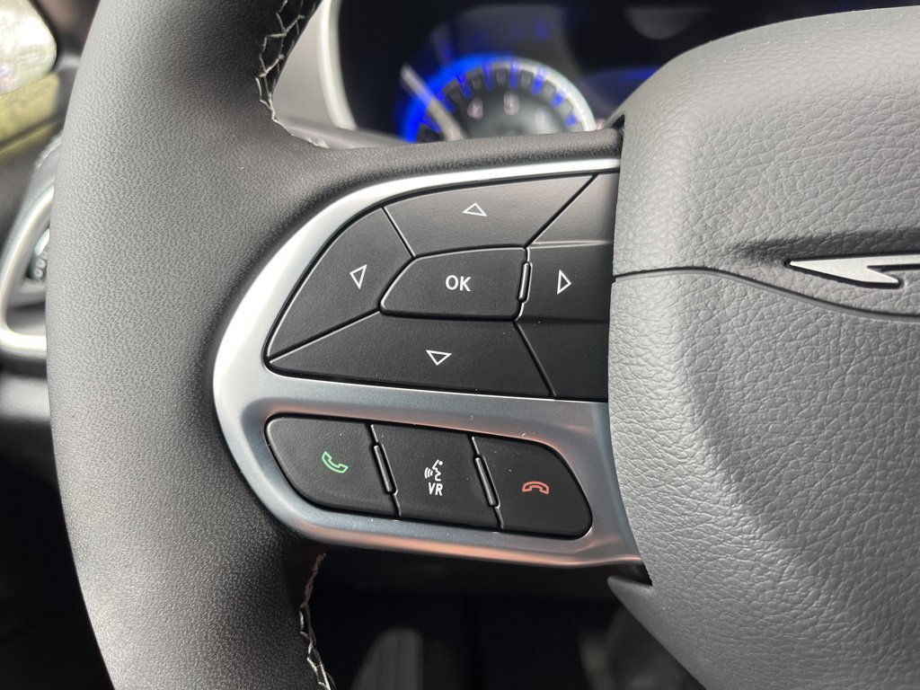 New 2027 Chrysler Pacifica Select AWD/4WD image 25