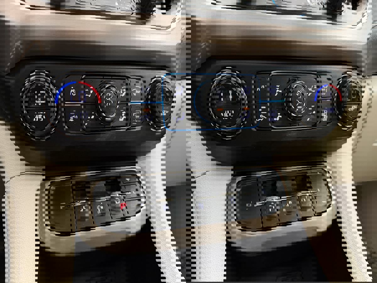 Used 2021 GMC Acadia Denali w/ Denali Technology Package image 33