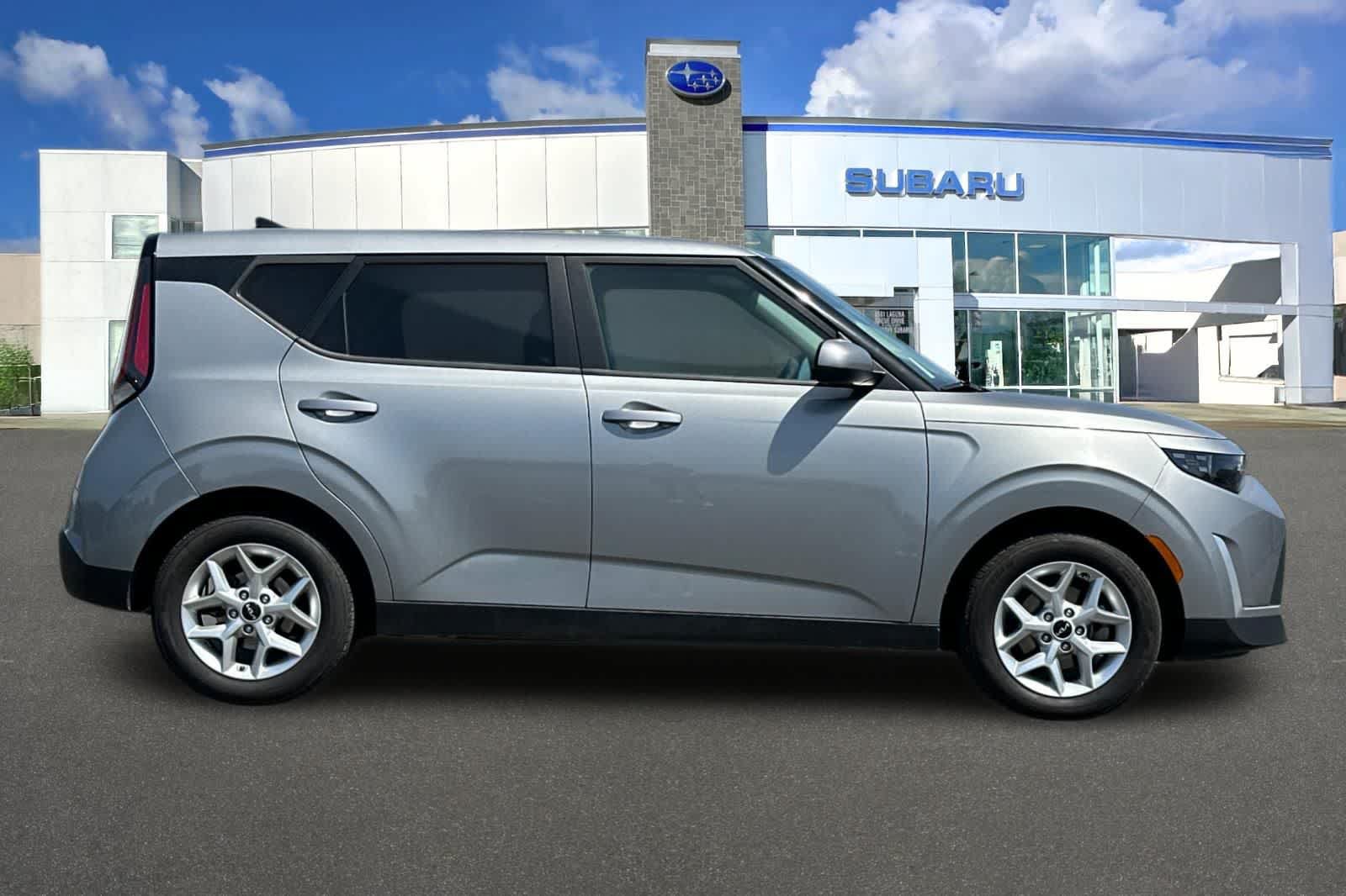 Used 2023 Kia Soul LX w/ Option Group 015 FWD image 6