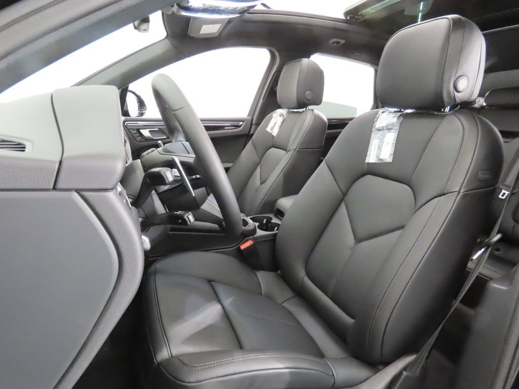 New 2026 Porsche Macan AWD/4WD image 5