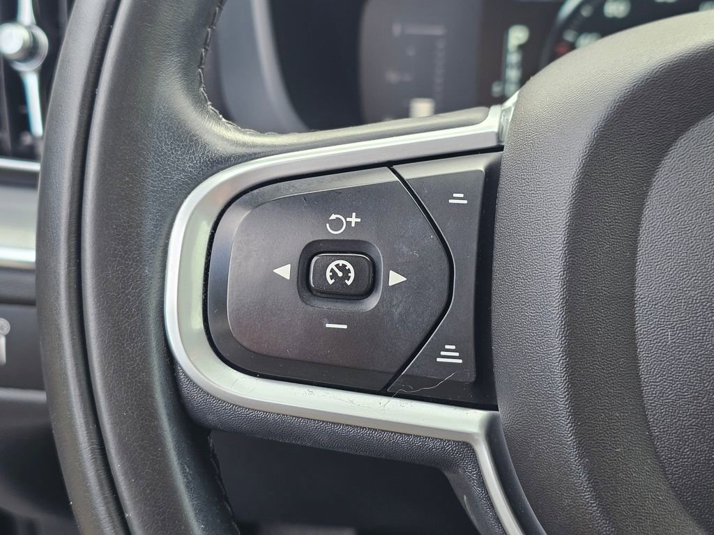 Used 2019 Volvo XC60 T5 Momentum w/ Protection Package Premier image 20