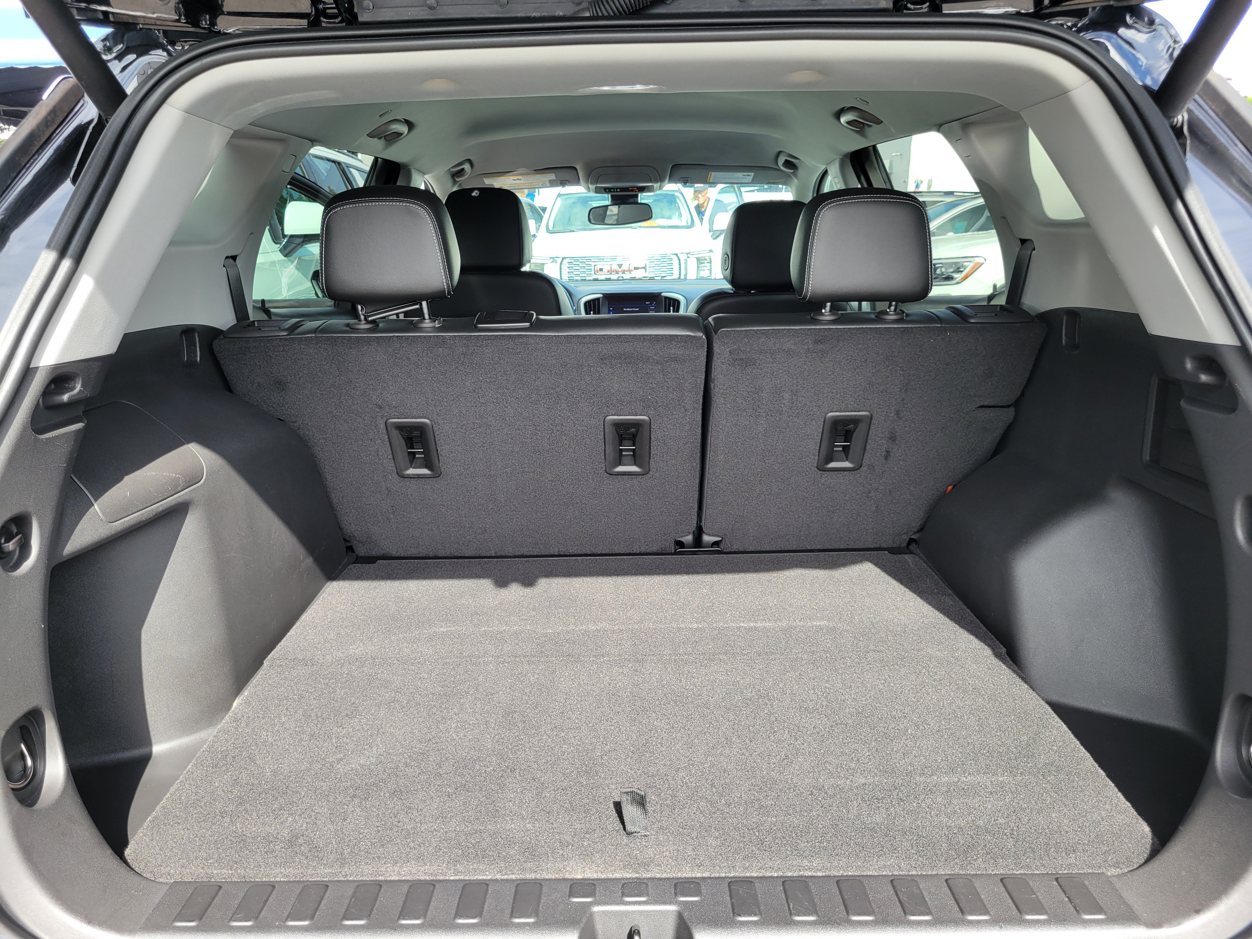 Used 2023 GMC Terrain SLT w/ Tech Package FWD image 16