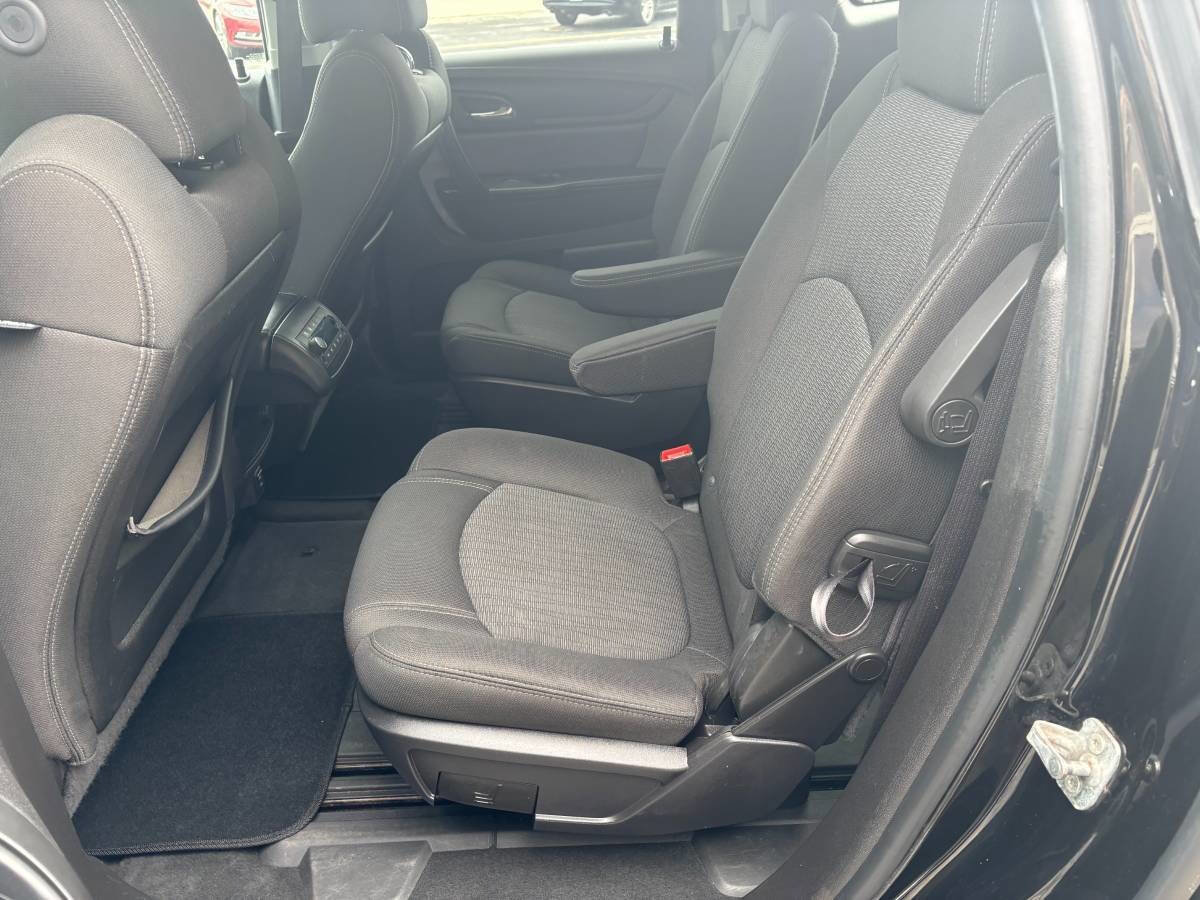 Used 2016 Chevrolet Traverse LT image 11