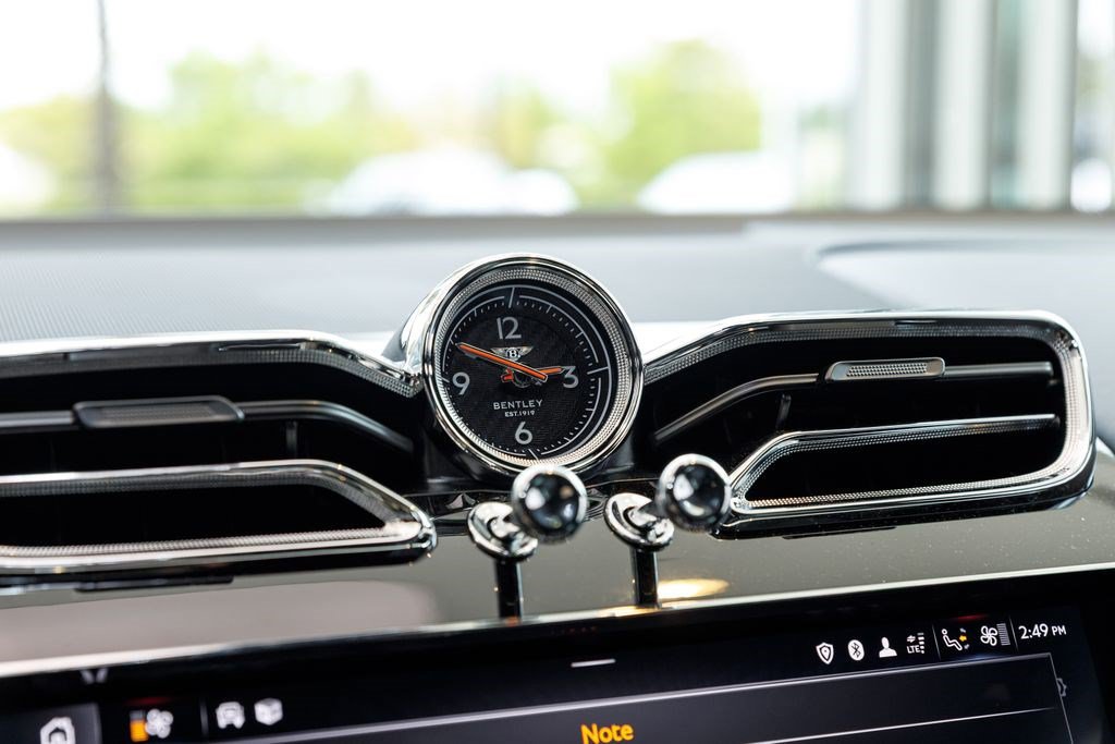Used 2023 Bentley Bentayga AWD/4WD image 38