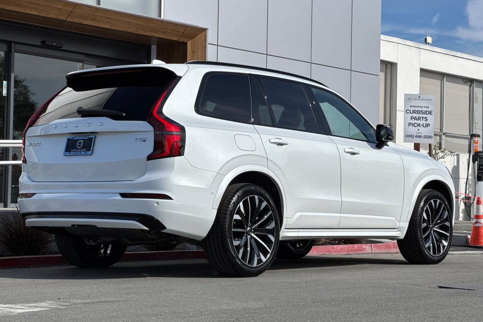 New 2026 Volvo XC90 T8 Ultra w/ Protection Package AWD/4WD image 2