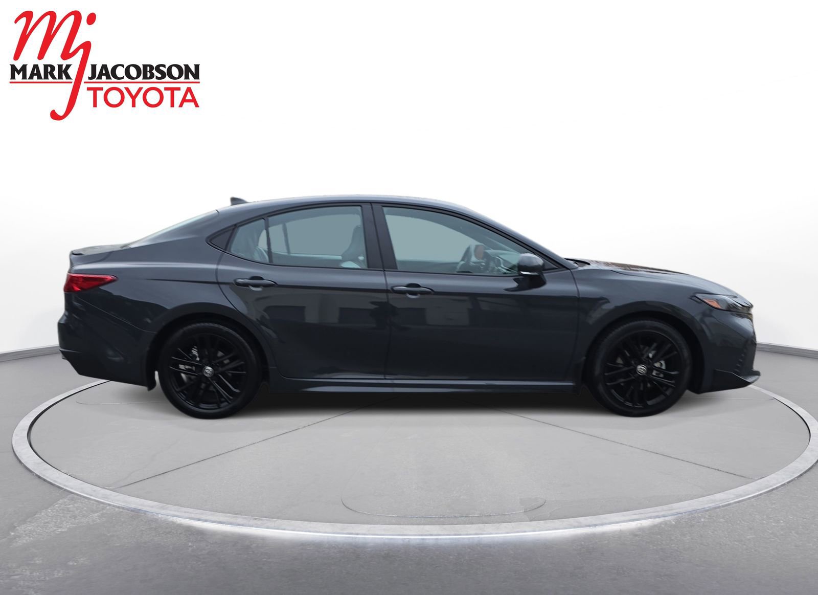 Used 2025 Toyota Camry SE image 7