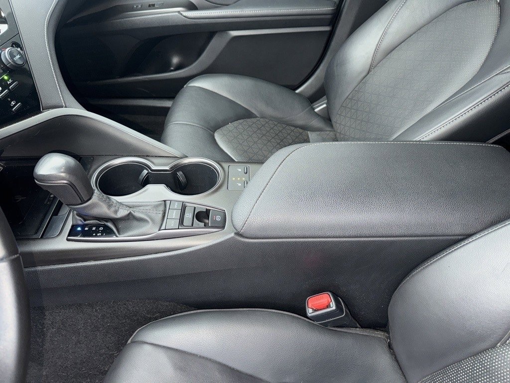 Used 2021 Toyota Camry XSE w/ Carpet Mat Package (TMS) image 15