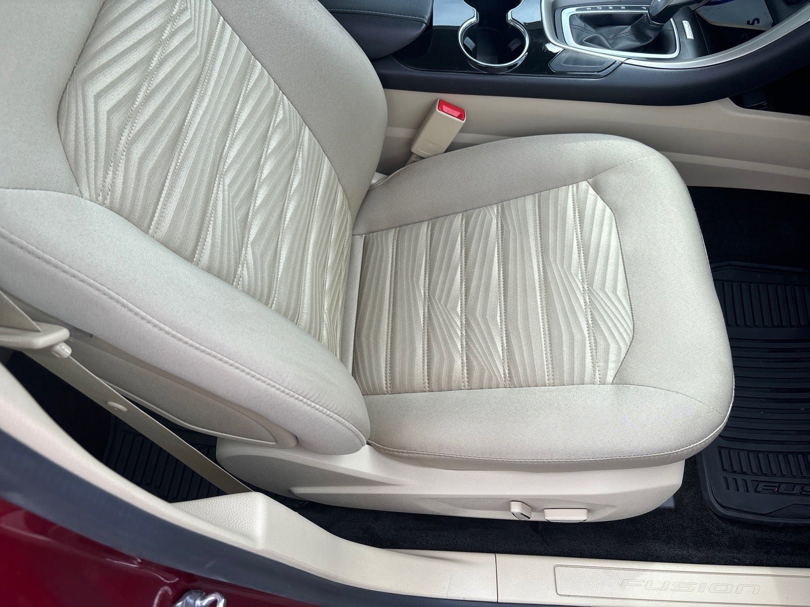 Used 2016 Ford Fusion SE w/ SE Cold Weather Package image 5