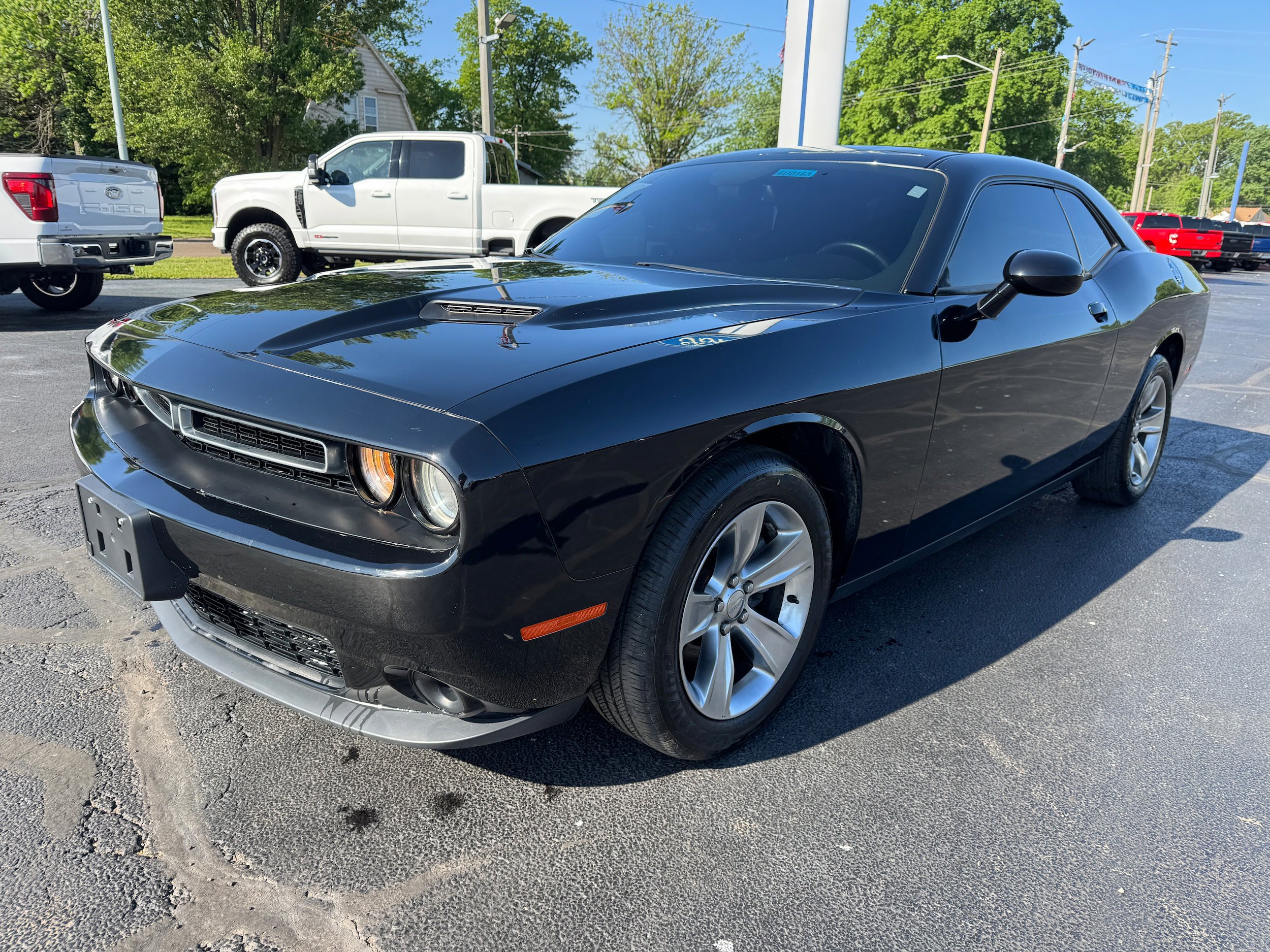 Used 2015 Dodge Challenger SXT RWD image 3