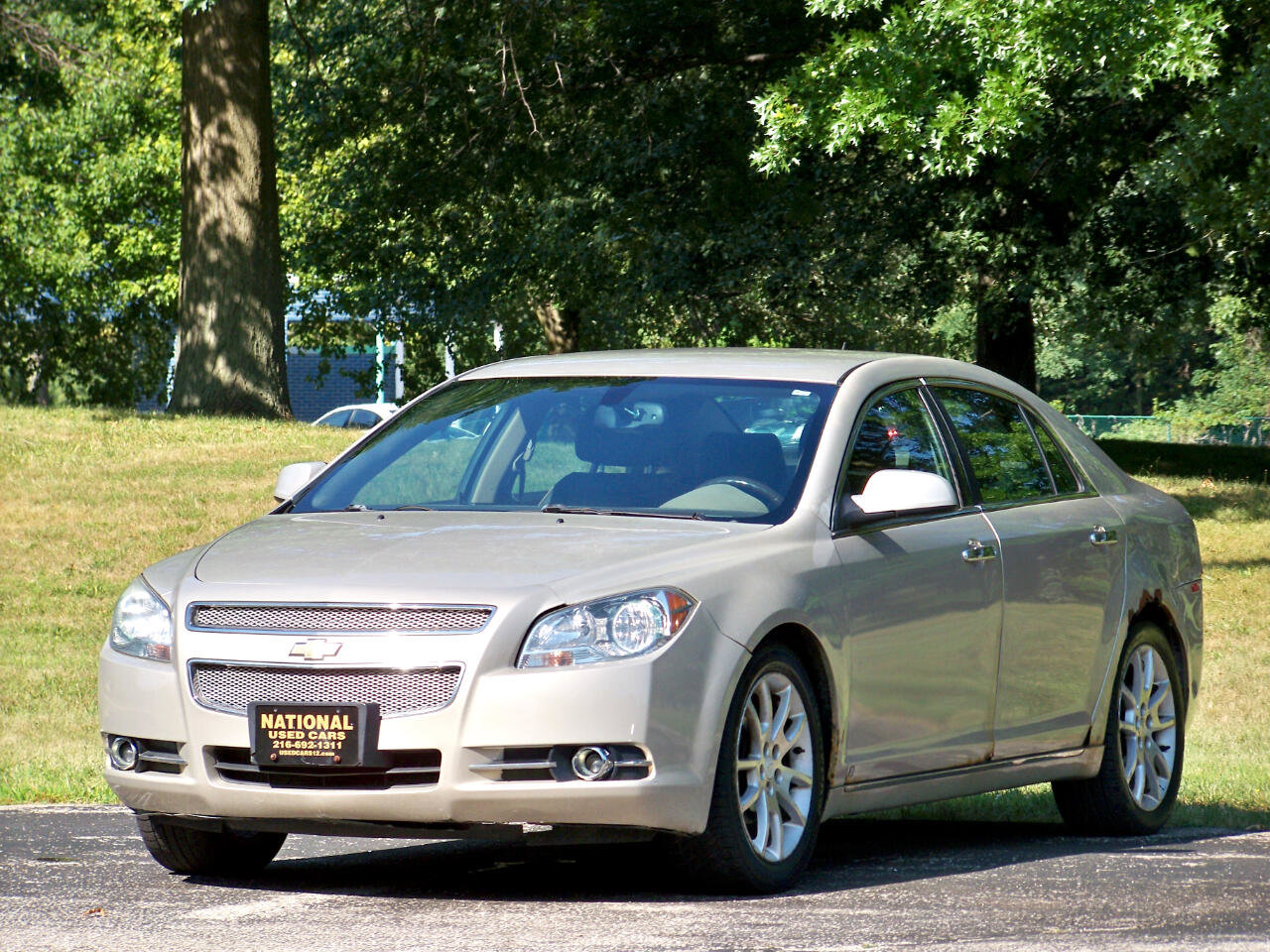 Used 2009 Chevrolet Malibu LTZ image 2