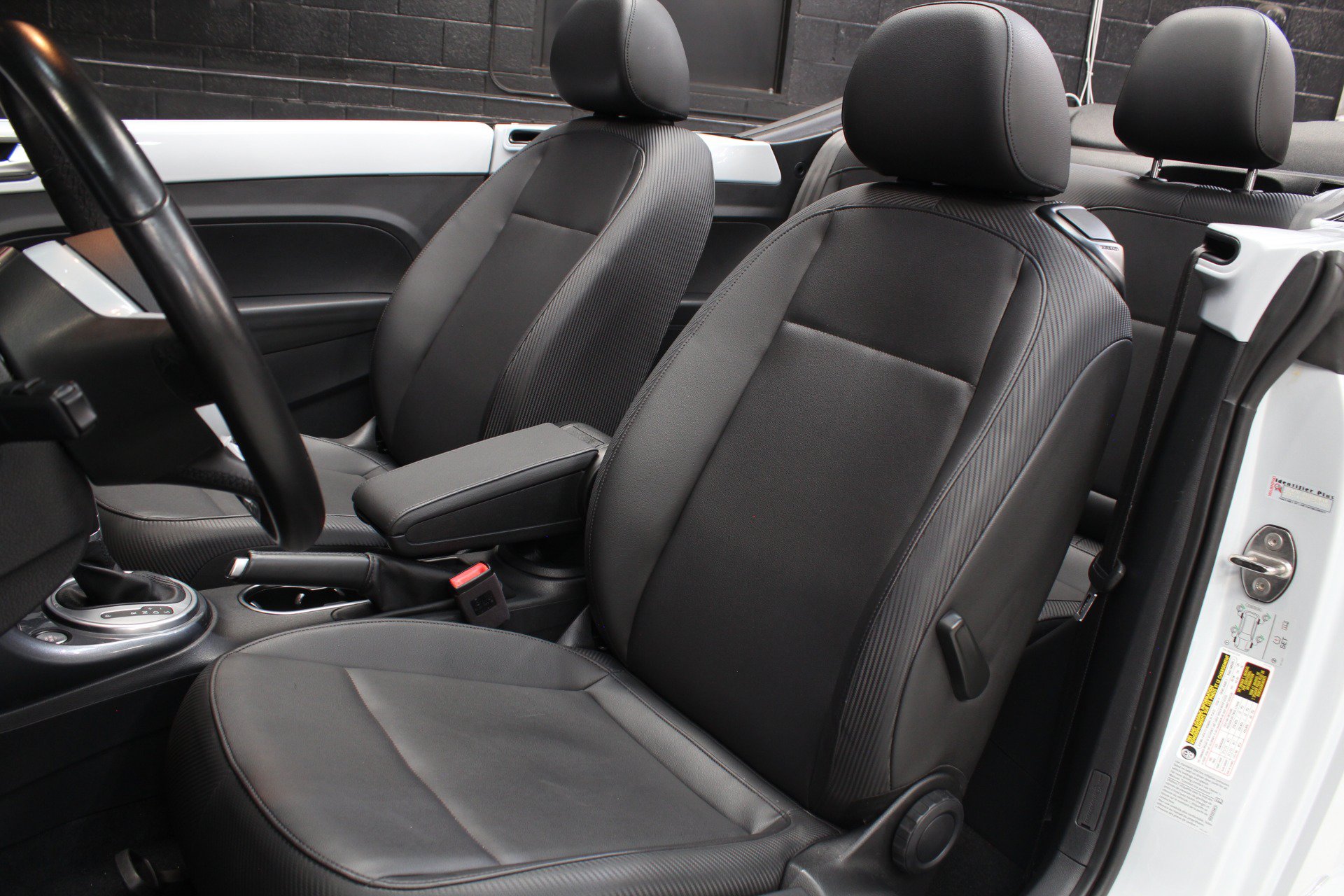 Used 2018 Volkswagen Beetle 2.0T SE FWD image 36