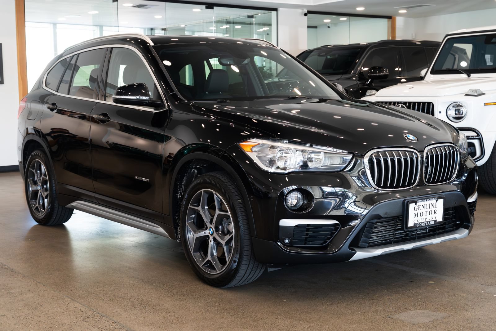 Used 2018 BMW X1 xDrive28i AWD/4WD image 3