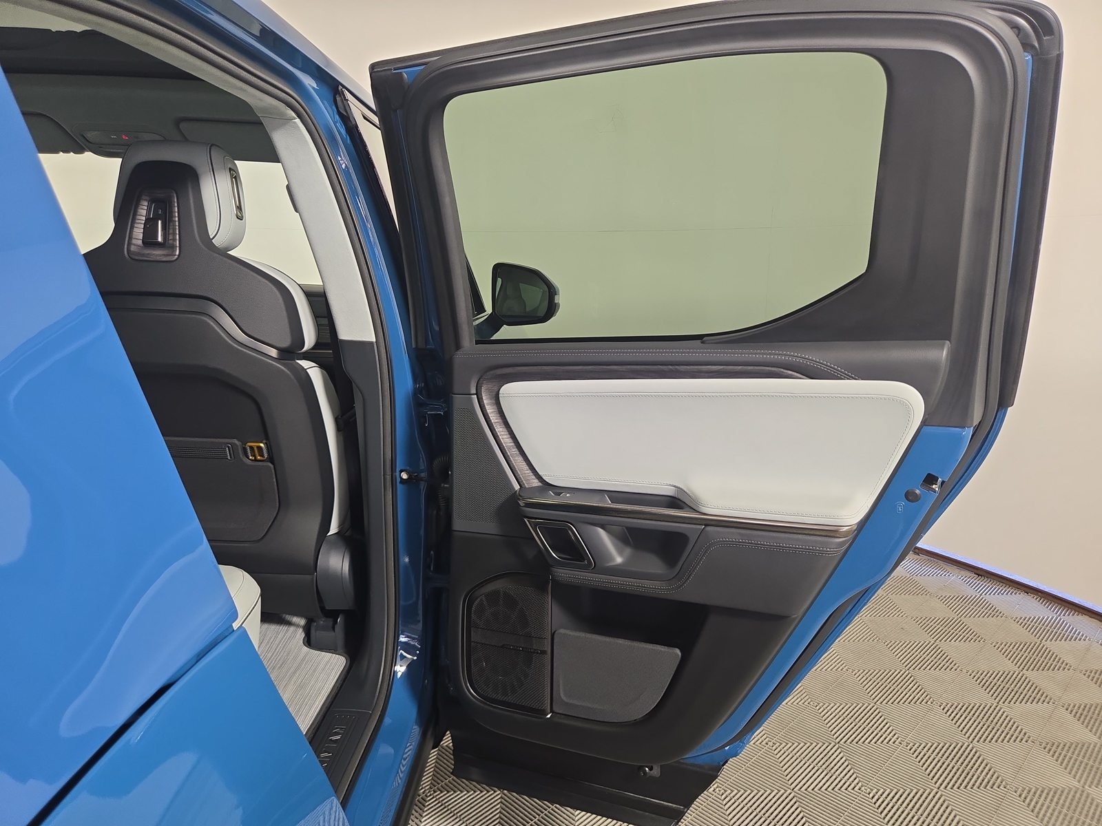 Used 2022 Rivian R1T Launch Edition AWD/4WD image 19