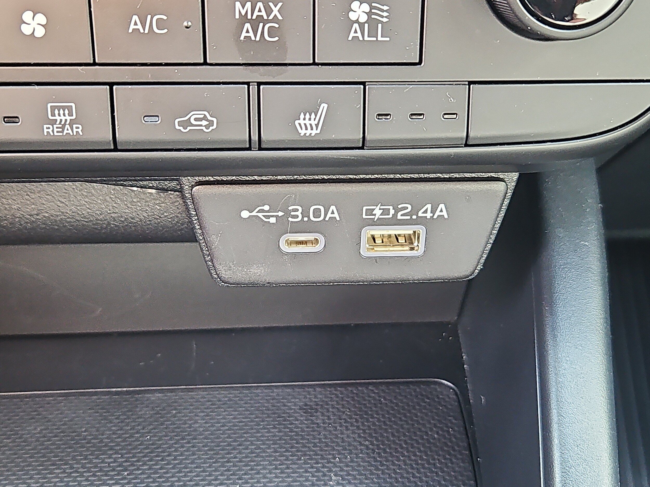 Certified 2026 Subaru Outback Premium AWD/4WD image 9