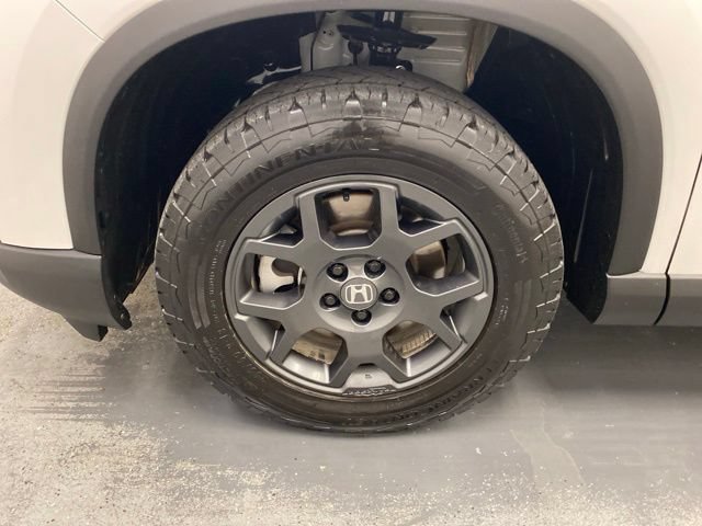 Used 2025 Honda Pilot TrailSport image 31
