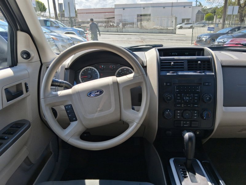 Used 2010 Ford Escape XLS FWD image 10