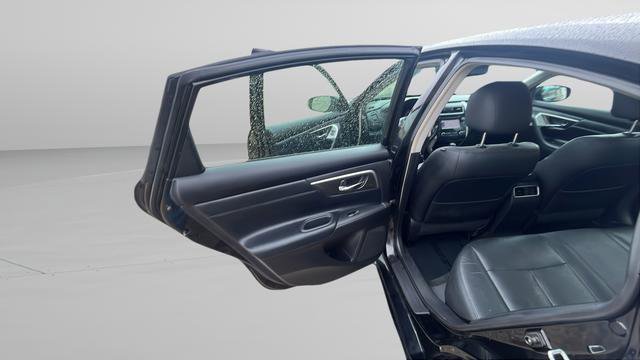 Used 2013 Nissan Altima 2.5 SL w/ Technology Pkg image 21