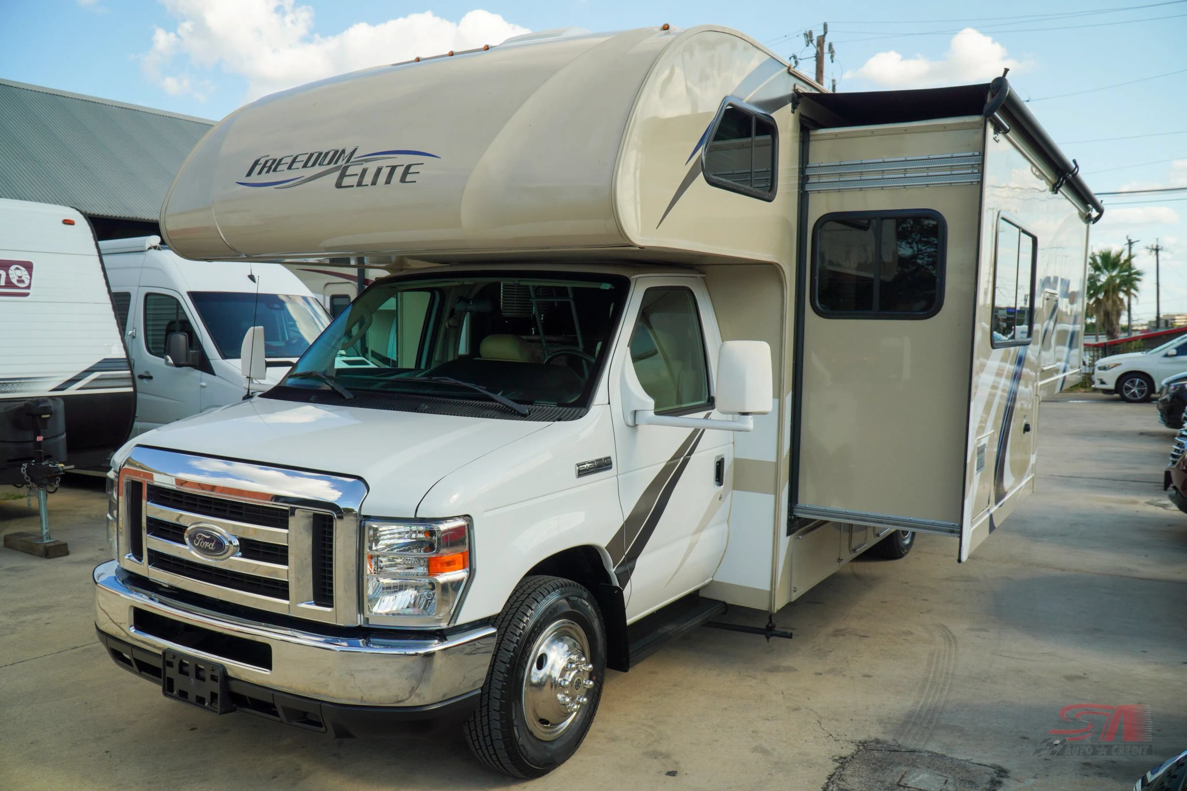 Used 2017 Ford E-350 and Econoline 350 Super Duty w/ Motorhome Prep Package RWD image 3