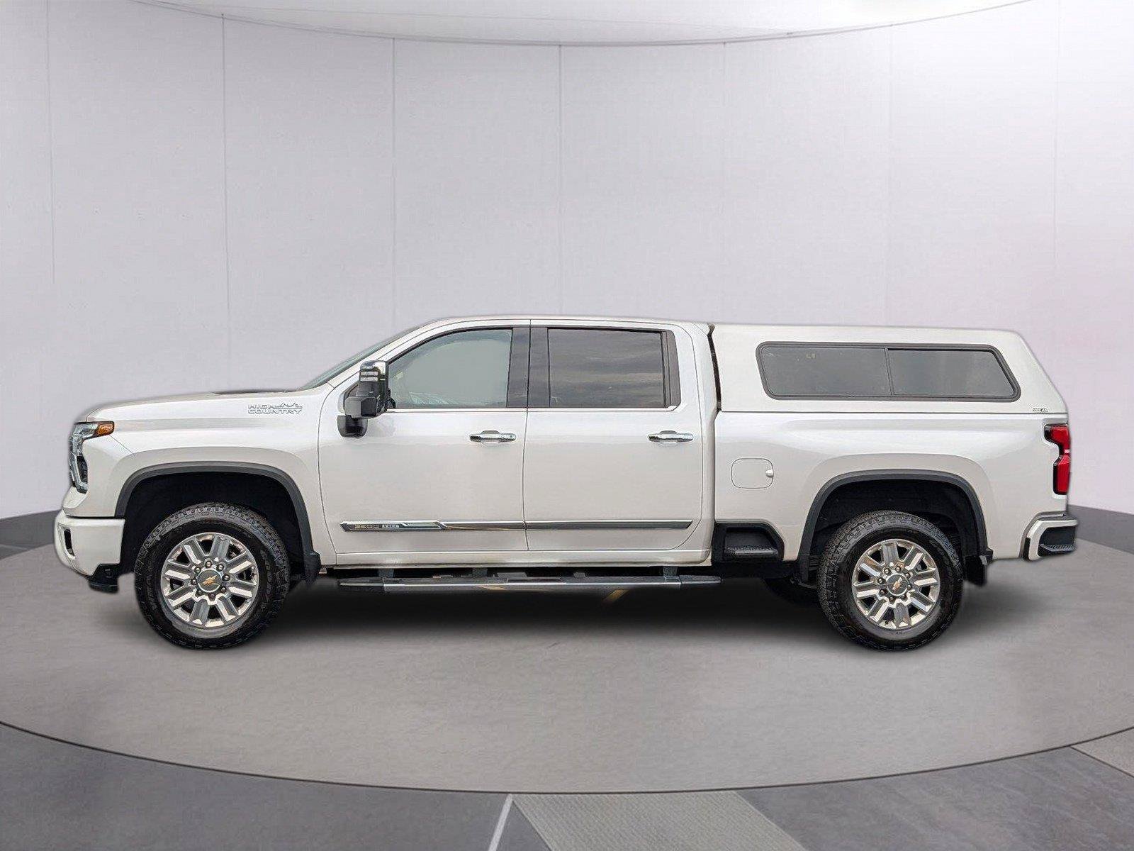 Used 2024 Chevrolet Silverado 2500 High Country AWD/4WD image 2