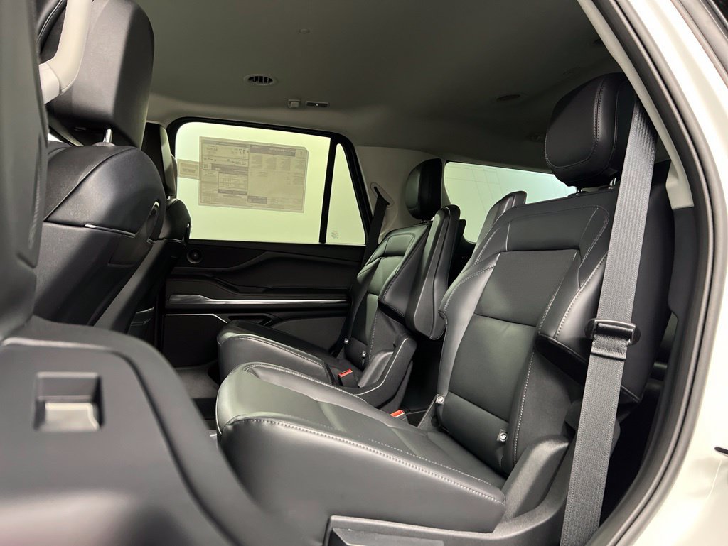 Used 2026 Lincoln Navigator Premiere AWD/4WD image 34