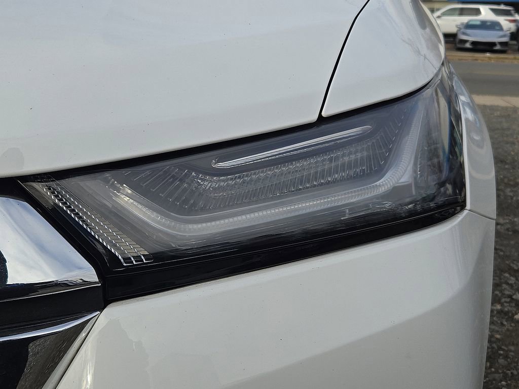 Used 2023 Chevrolet Traverse LT image 13