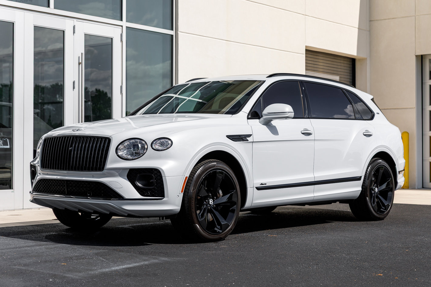 Used 2023 Bentley Bentayga Extended Wheelbase AWD/4WD image 33
