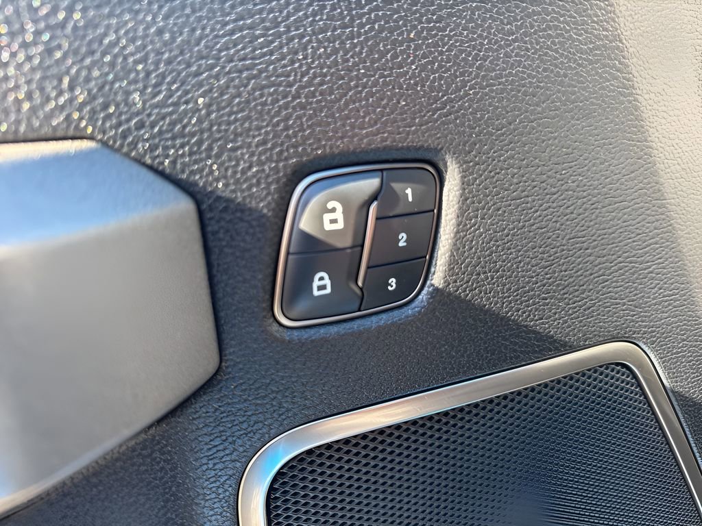 Used 2019 Ford F150 Raptor w/ Equipment Group 802A Luxury image 11