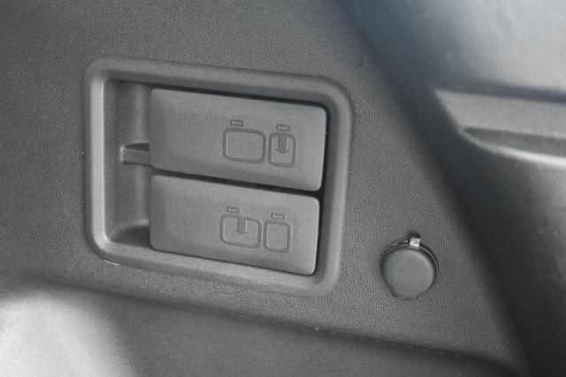 Used 2018 Chevrolet Equinox LT w/ Sun & Infotainment Package FWD image 38