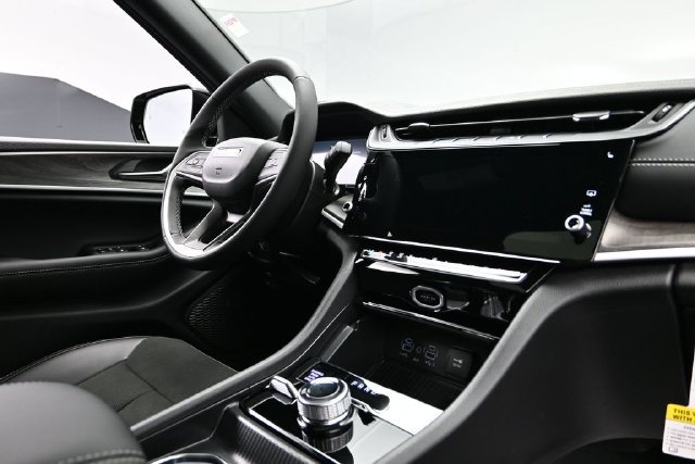 New 2026 Jeep Grand Cherokee Altitude AWD/4WD image 13