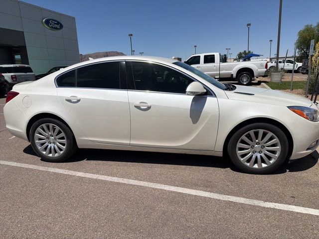 Used 2012 Buick Regal Leather FWD image 2