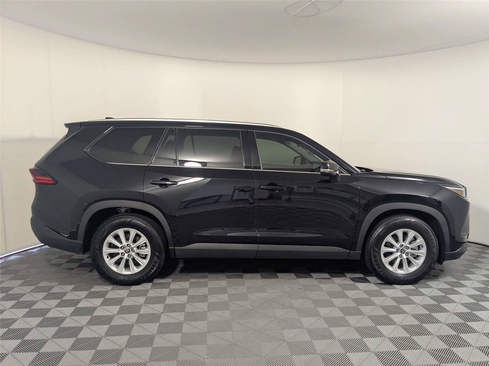 Certified 2025 Toyota Grand Highlander AWD Hybrid image 5