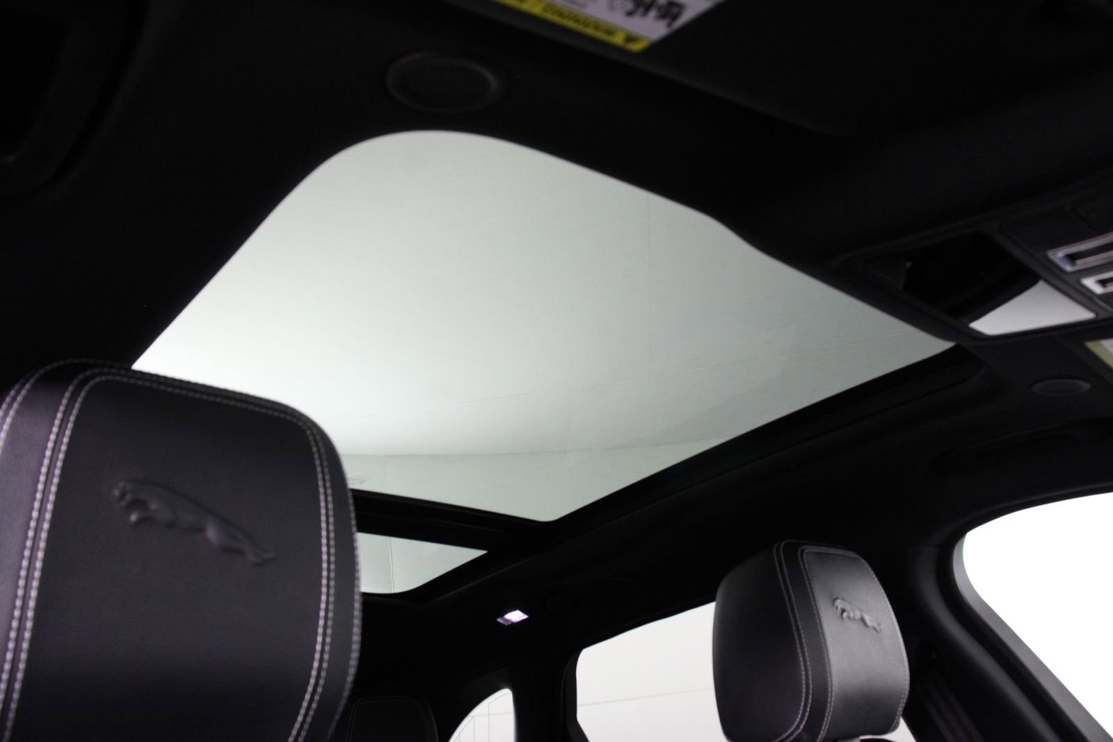 Used 2024 Jaguar F-PACE R-Dynamic S image 22