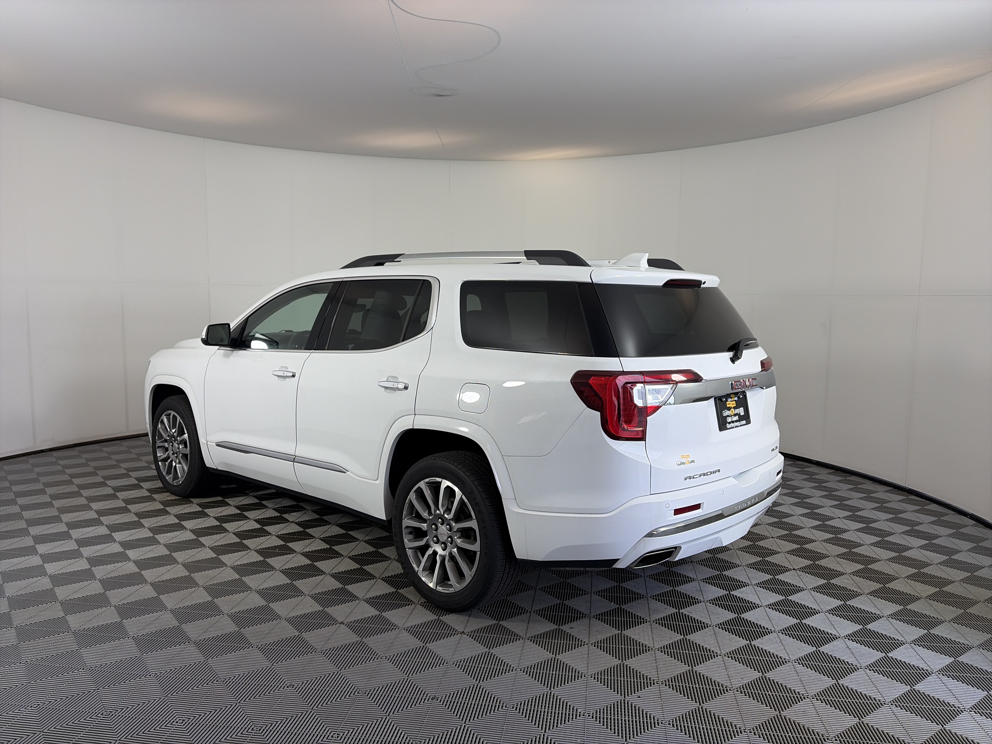 Certified 2023 GMC Acadia Denali w/ Denali Ultimate Package AWD/4WD image 9